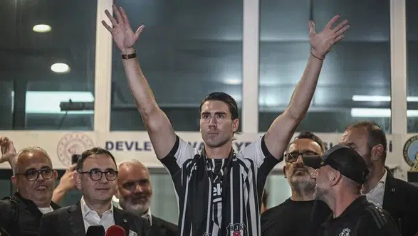 Beşiktaş kadrosuna Sırp golcü Dusan Vlahovic katıldı