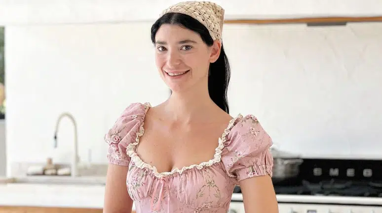 Tümay Karakaya Kimdir? Doğal Yaşamın Sessiz Sözcüsü ve “Benim Sakin Dünyam”ın İlham Veren Sunucusu