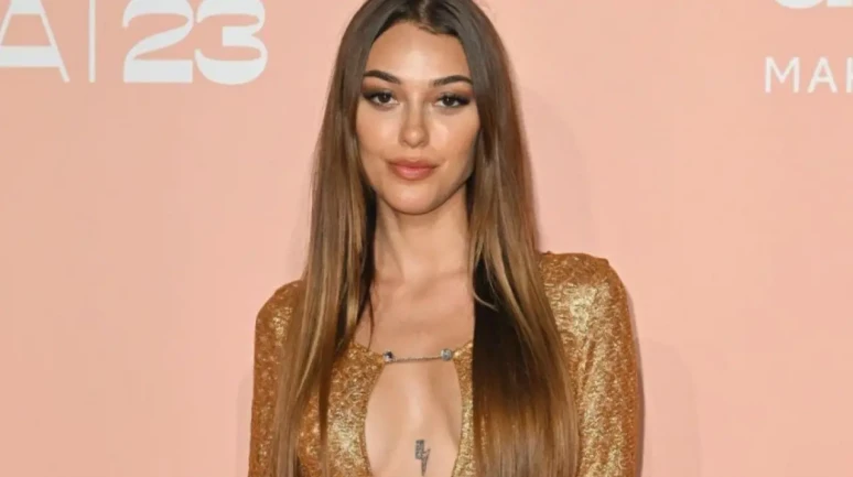 “Takipçiler Büyülendi! Dilan Çiçek Deniz’in Yunan Adasında Beyaz Bikini Pozları Gündemde”