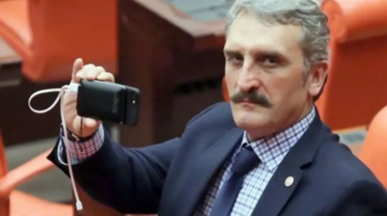 Eski Vekil Ahmet Hamdi Çamlı Kimdir? Yeliz Olayı ve Son Cumhuriyet Açıklamasıyla Gündemde  “1923 darbesiyle helalleşmeden...” çıkışı çok konuşuldu