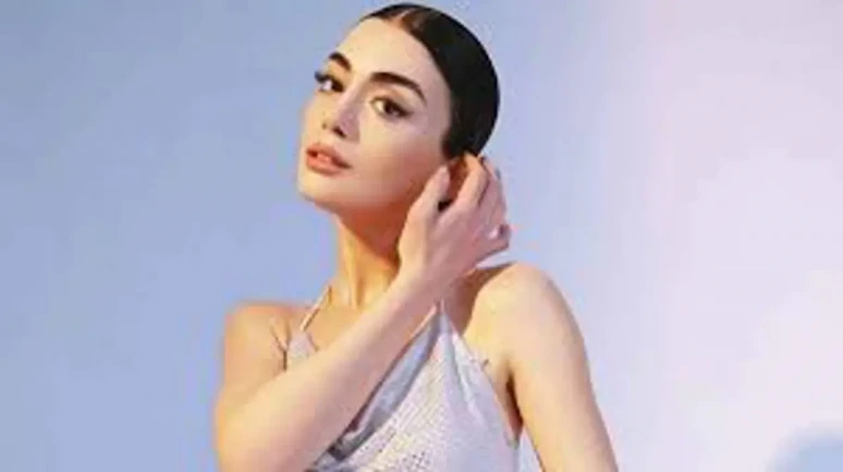 Özge Yağız Kimdir? Tatil Pozları Sosyal Medyayı Salladı, Yeni Dizisi Belli Oldu!