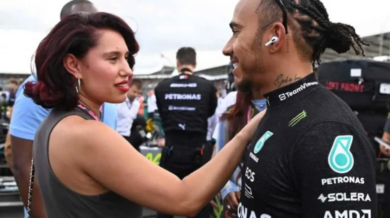 Hamilton ve Raye Aşk mı Başladı? Ünlü Pilotun Konser Yorumu Gündeme Bomba Gibi Düştü!