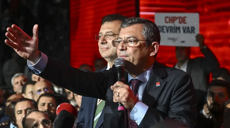 Belediye Başkanları Gözaltında! Özgür Özel’den Zehir Zemberek Sözler: “Bana Bu Milleti Sokağa Davet Ettirme”