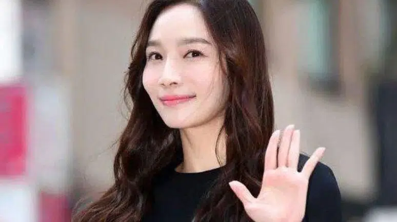 Lee Min Young kimdir, nereli, kaç yaşında? İşte As One grubu solistinin hayatı