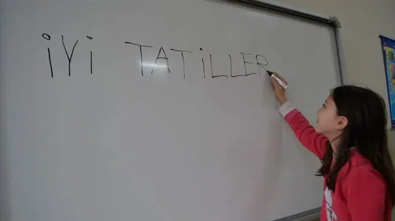 2025-2026 okul tatil takvimi belli oldu: Ara tatil ve yarıyıl tarihleri