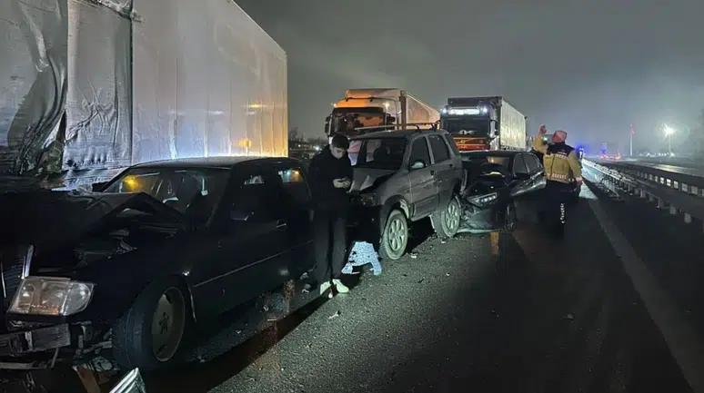 Sakarya'da zincirleme kaza: 4'ü ağır 6 yaralı!