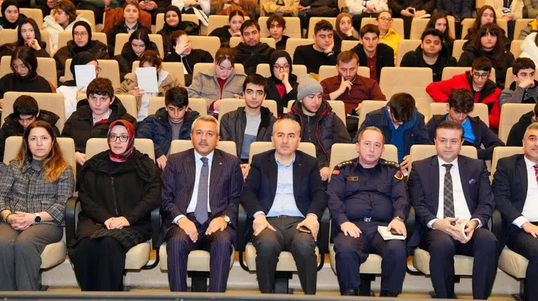 Çayla Kitap Projesi gençlerle buluşmayı sürdürüyor