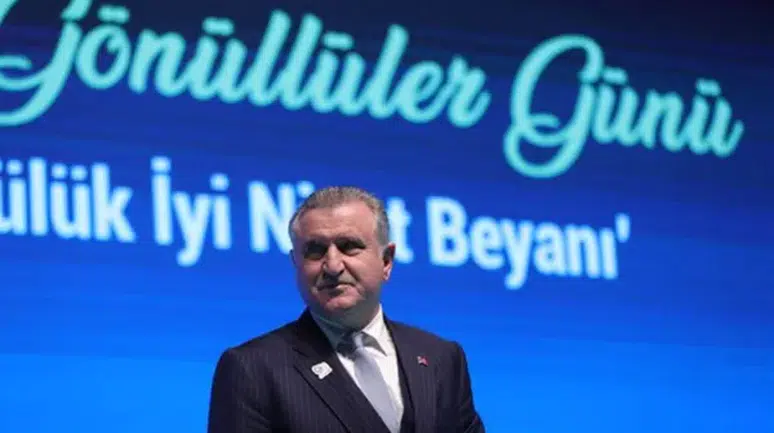 Bakan Bak, Fenerbahçe İstanbul Jet'i Başarılarından Dolayı Kutladı!