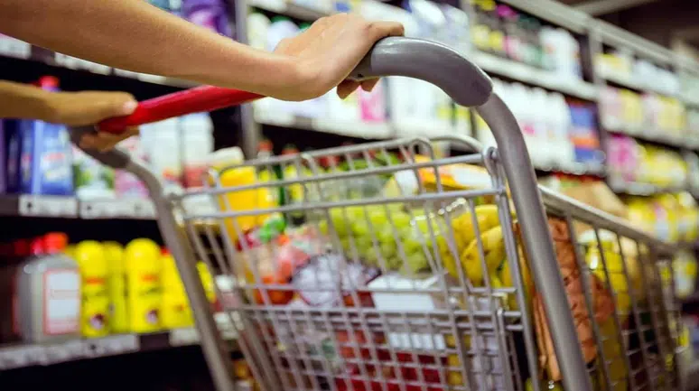 Dev market zincirinden radikal karar: Binlerce çalışanın işine son veriliyor