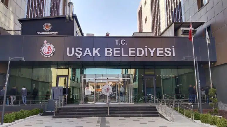 Uşak’ta sular durulmuyor: Özkan Yalım’ın cezaevindeki ziyaretçileri gündeme bomba gibi düştü