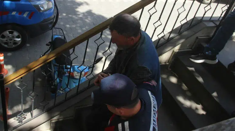 40 yıllık birliktelik kanlı bitti: Yaşlı adam, hayat arkadaşını sopayla darp ederek öldürdü