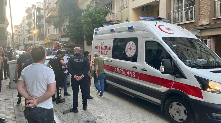 Sokak ortasında samuray kılıçlı dehşet: Genç kızın tehlikeli anları polisin müdahalesiyle son buldu