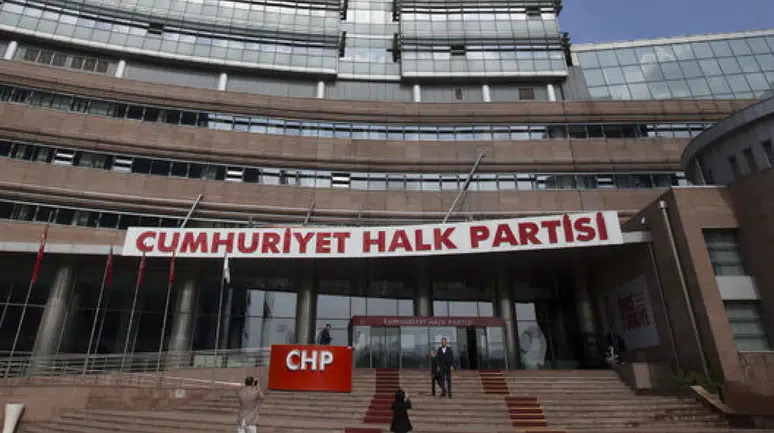 CHP yönetiminde kritik saatler: Mahkeme kararı sonrası acil durum zirvesi