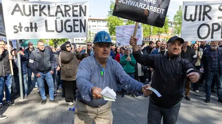 Gelsenkirchen'de dev soygun: Birikimleri buhar olan mağdurlar hesap soruyor