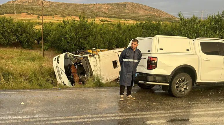 Isparta yolunda tur midibüsü devrildi 5 kişi yaşamını yitirdi