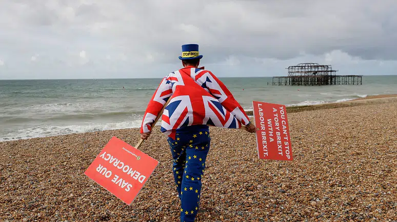 Birleşik Krallık siyasi belirsizlik ve Brexit bilançosuyla yüzleşiyor