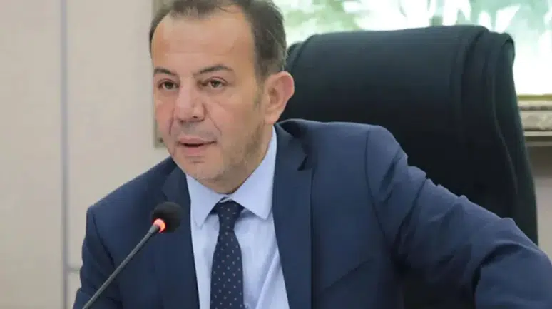 Tanju Özcan CHP üyeliğinden istifa ettiğini açıkladı
