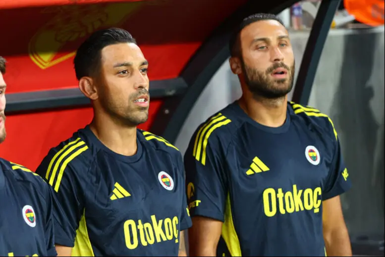 Fenerbahçe'de deprem: İki yıldız resmen kadro dışı bırakıldı - 1. Resim