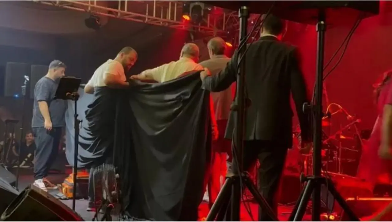 Sevcan Orhan sahnede fenalaştı