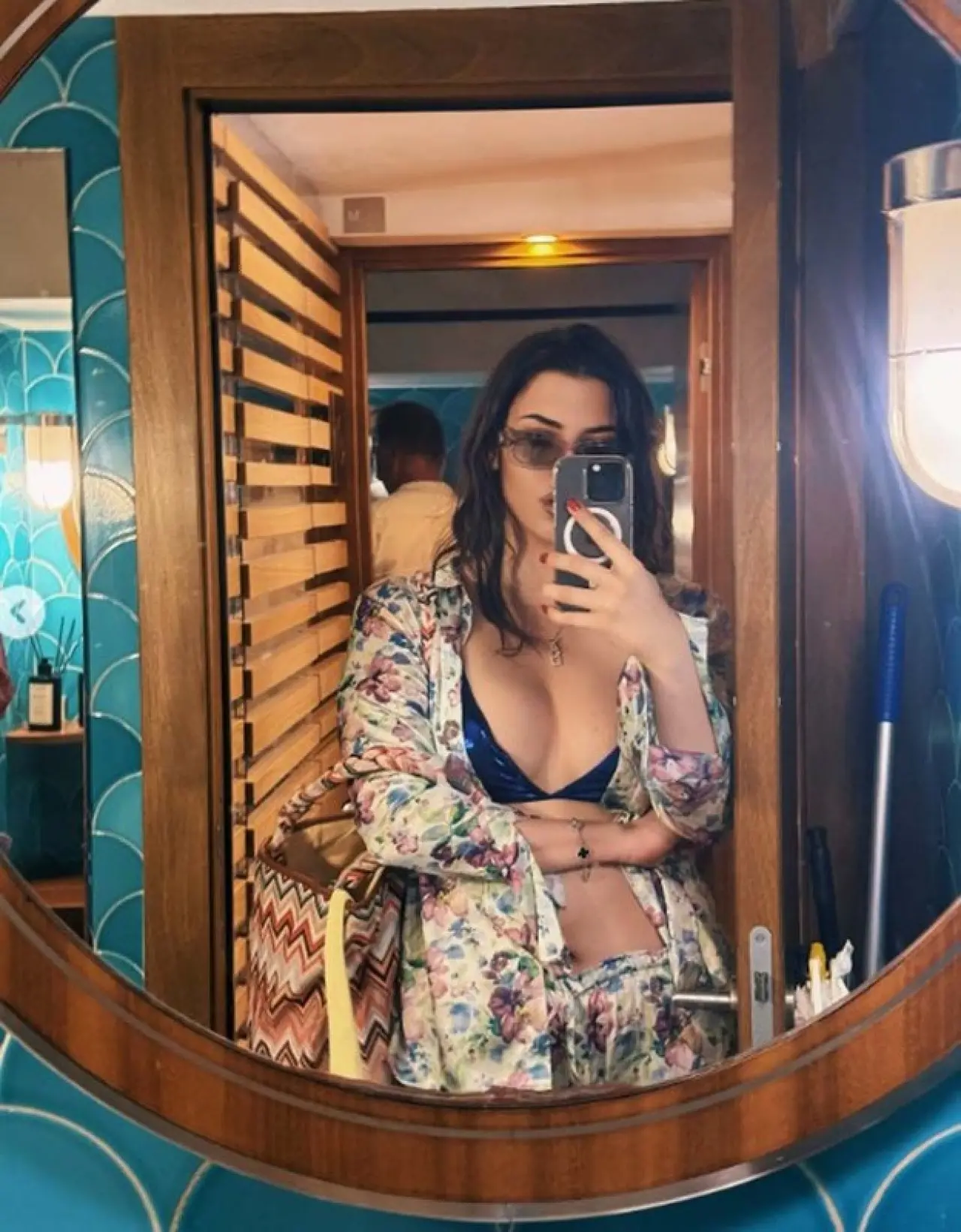 Kim der ki 52 yaşında! Defne Samyeli tatil pozlarıyla akılları baştan aldı! Kusursuz fiziği genç kızlara taş çıkarttı - Resim: 6