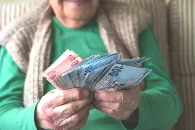 EMEKLİ ZAMMI SON DAKİKA! Emekliye 20 bin TL’ye ek çifte destek! İşte 16.881 TL alana maaş farkı için ödeme takvimi