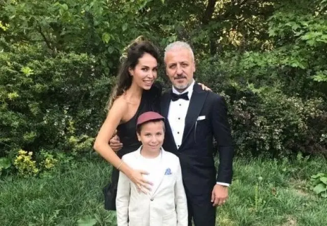 Esra&nbsp;Ronabar&nbsp;Kimdir |&nbsp;Esra&nbsp;Ronabar&nbsp;Kaç Yaşında? Esra&nbsp;Ronabar&nbsp;Türk mü?&nbsp;