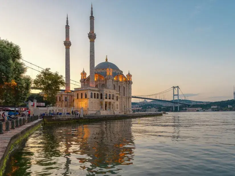 Gün batımında Boğaz Köprüsü ve Ortaköy Camii, İstanbul