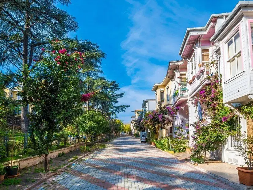 heybeliada sokakları