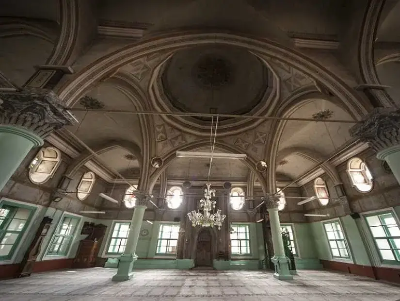 Aziz Mahmut Hüdayi Türbesi iç görünümü