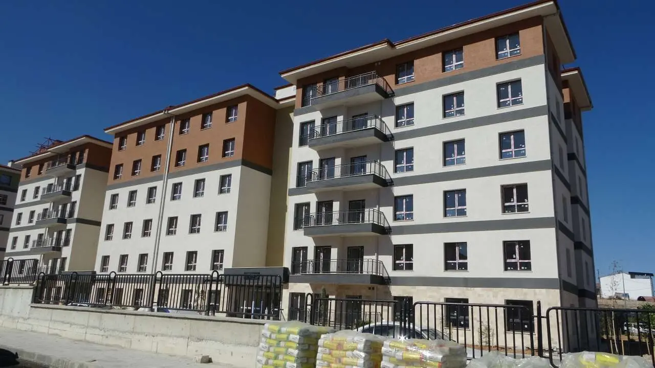 toki-binalarini-gosteren-fotograf