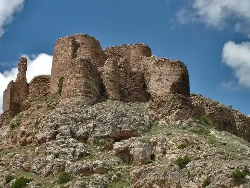 Melikgazi Kalesi ve Türbesi 
