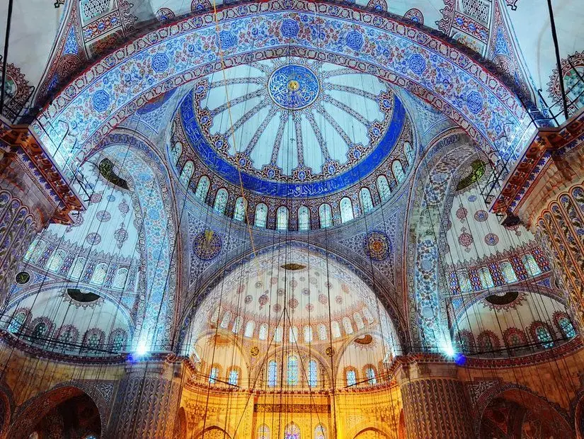 Sultanahmet camii iç mekan görünümü