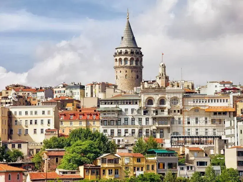 Galata Kulesi ve Karaköy semtinin görünümü