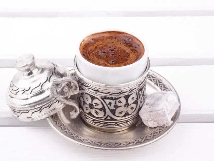 Damla sakızlı Türk kahvesi
