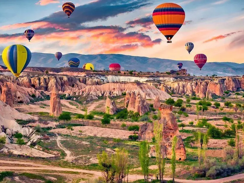 kapadokya balonların gün doğumunda görünümü