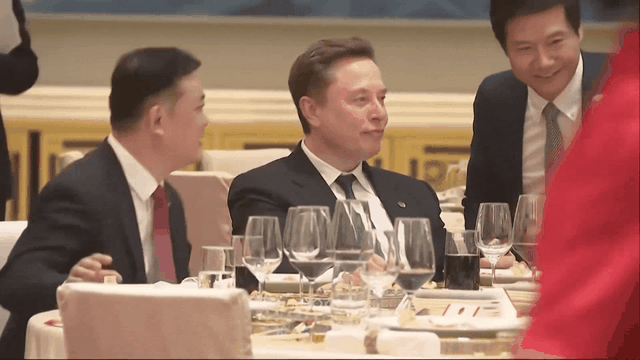 Teknoloji dünyasının iki dev ismi Pekin'de buluştu: Elon Musk ve Lei Jun'un samimi pozu