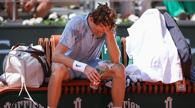 Roland Garros'ta Favoriler İçin Erken Veda: Kortlarda Şok Üstüne Şok